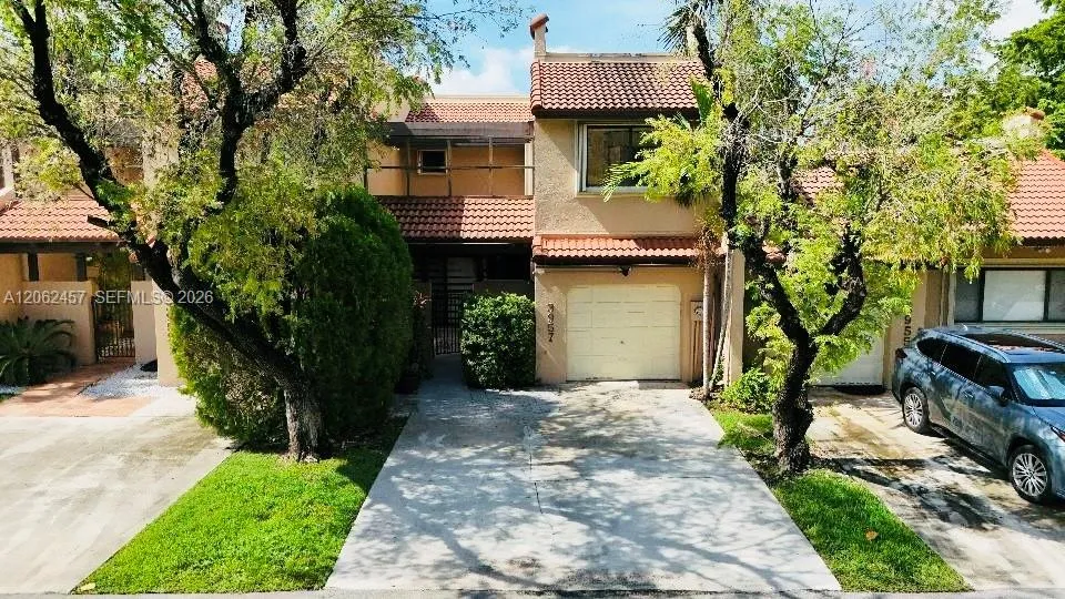 Foto de propiedad en 3957 Adra Avenue F-49, Doral, FL 33178 Doral con MLS# 