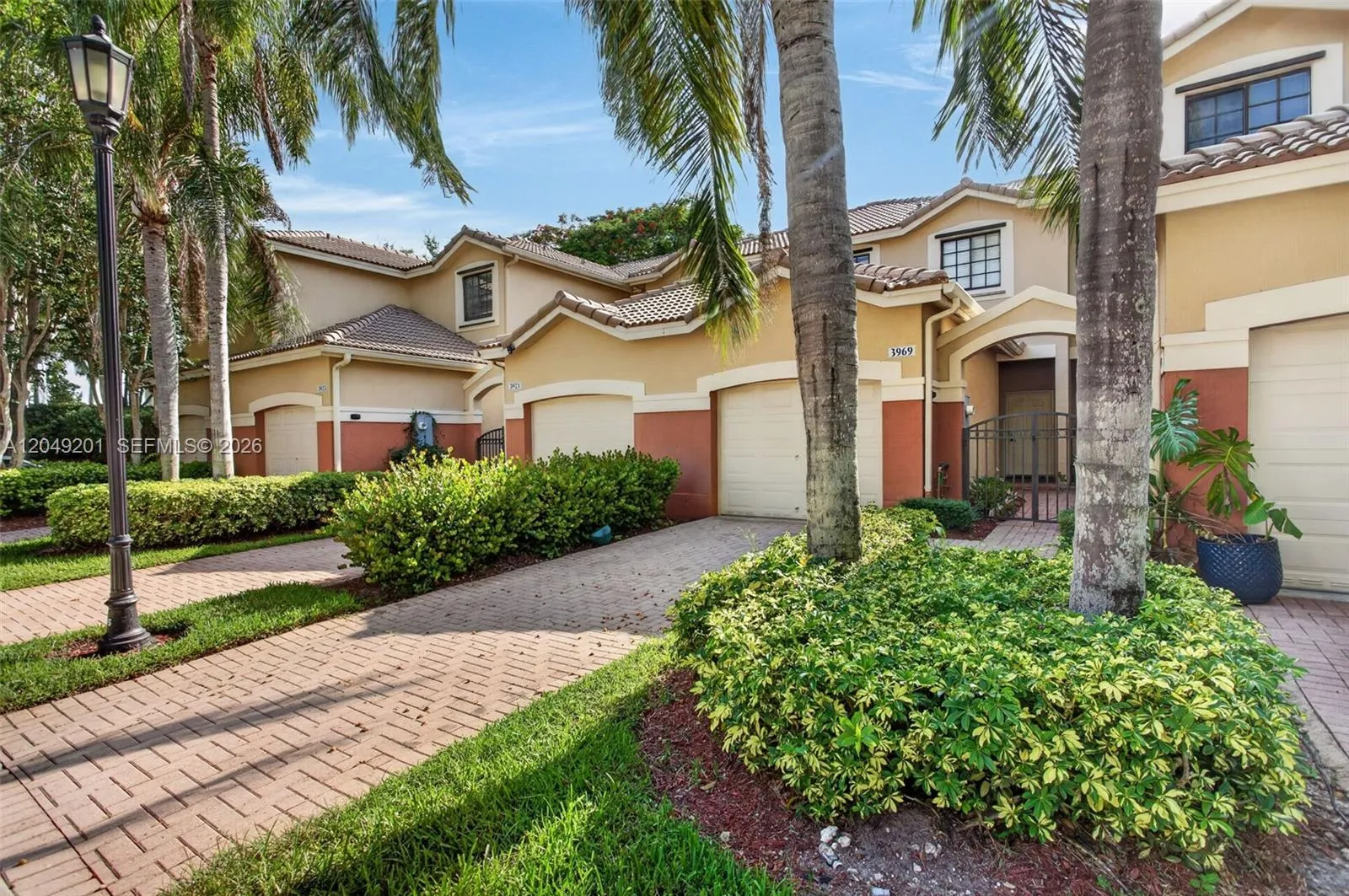 Foto de propiedad en 3969 Orange Tree Lane #3969, Weston, FL 33332 Weston con MLS# 