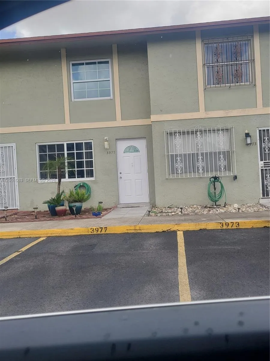 En Renta 3973 W 9th Lane 3, Hialeah, FL 33012, Hialeah, FL 33012