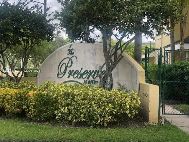 Foto de propiedad en 3979 NW 87th Avenue 3979, Sunrise, FL 33351 Sunrise con MLS# 