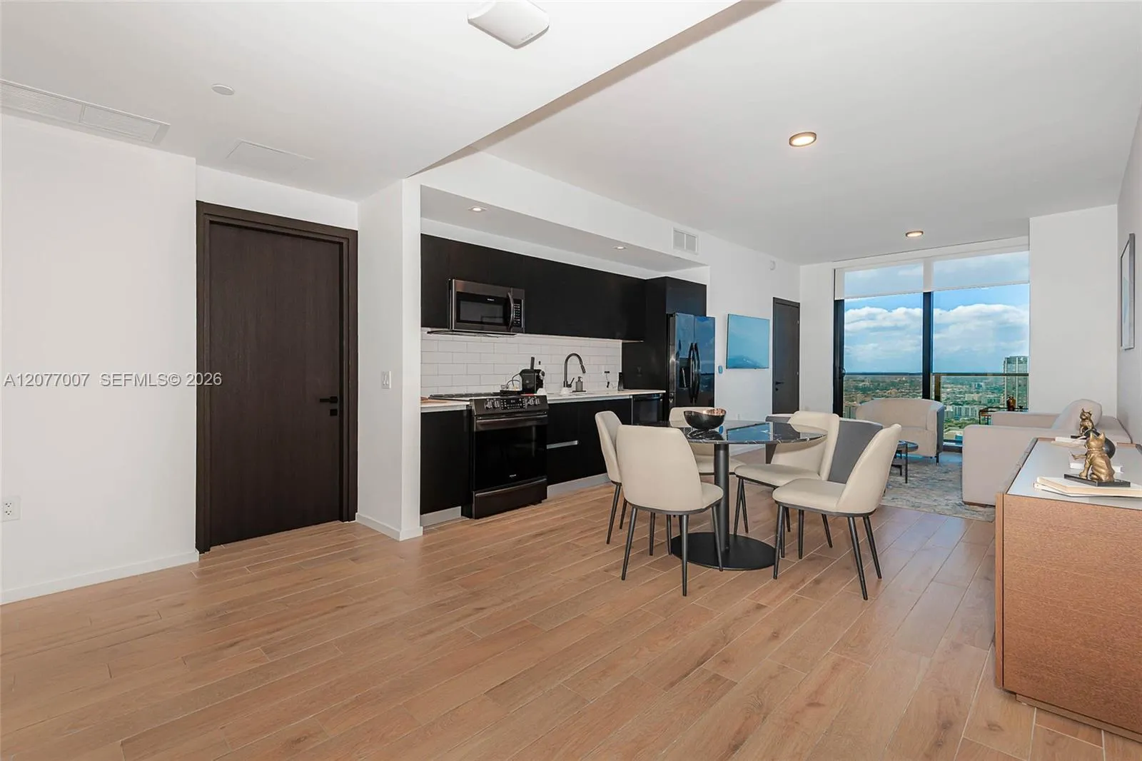 En Venta 398 NE 5th 4118, Miami, FL 33132, Miami, FL 33132