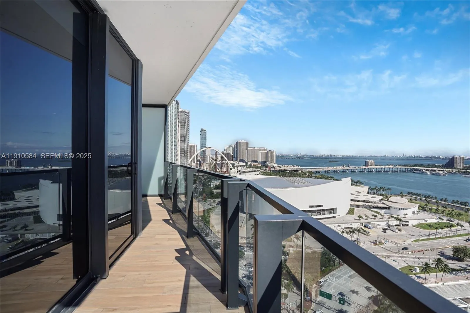 Foto de propiedad en 398 NE 5th Street 1811, Miami, FL 33132 Miami con MLS# 