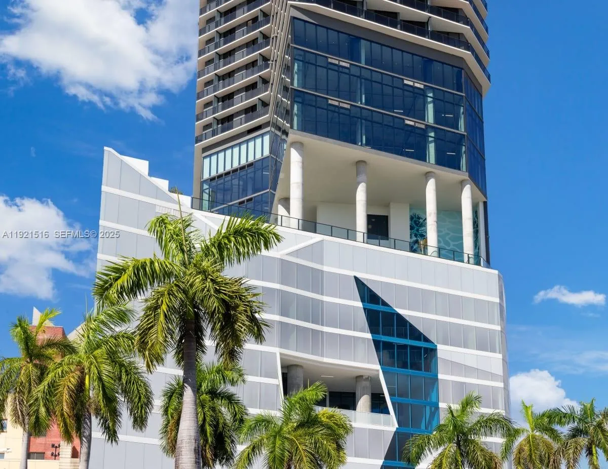 Foto de propiedad en 398 NE 5th Street 2215, Miami, FL 33132 Miami con MLS#