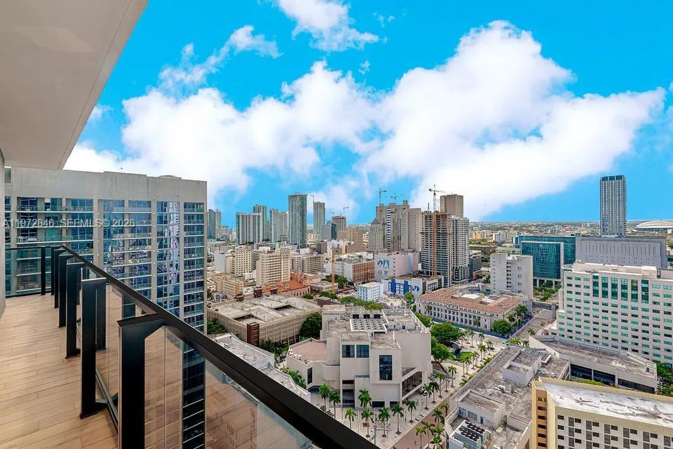 Foto de propiedad en 398 NE 5th Street 2418, Miami, FL 33132 Miami con MLS# 