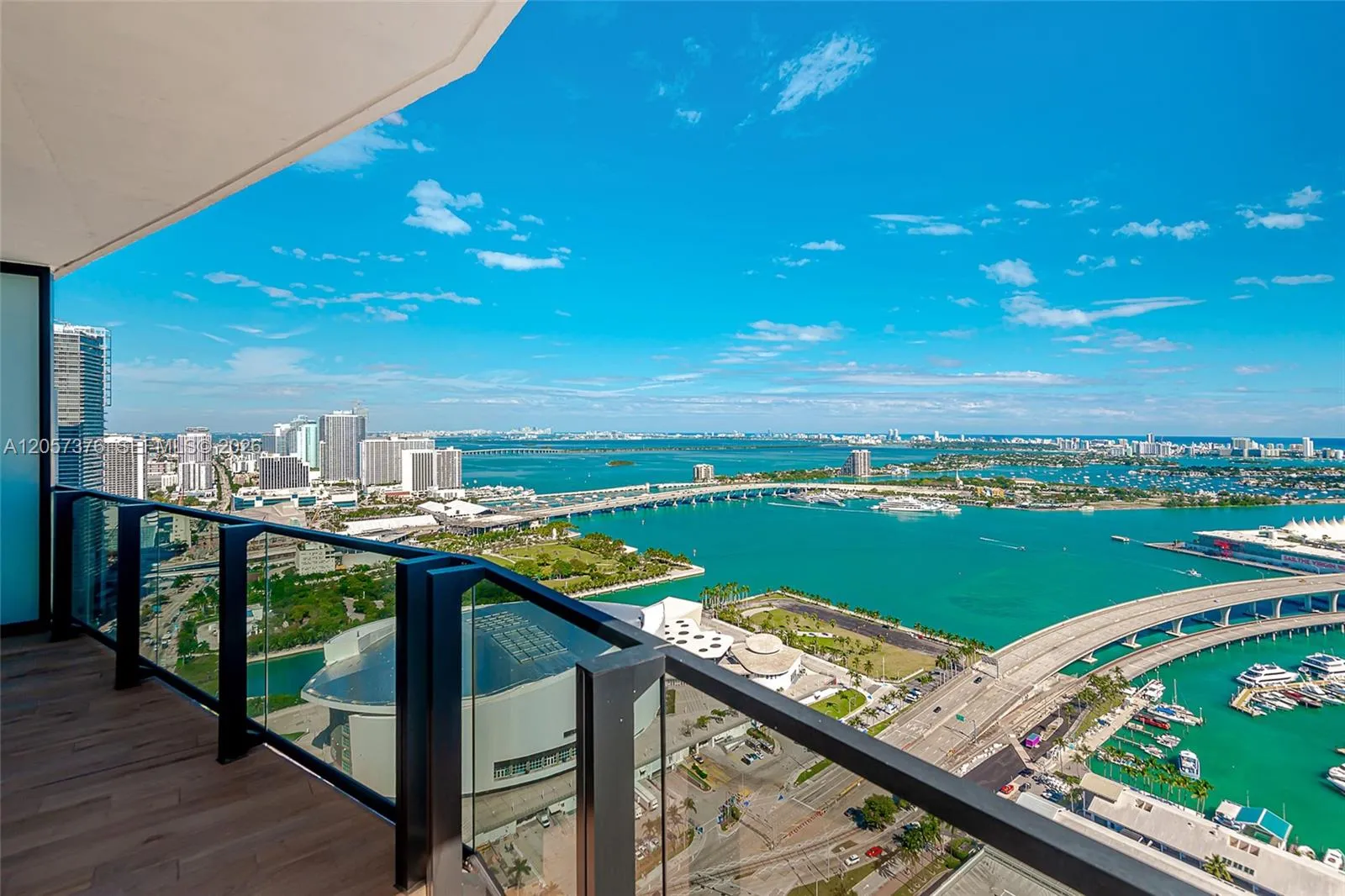 Foto de propiedad en 398 NE 5th Street 3711, Miami, FL 33132 Miami con MLS#