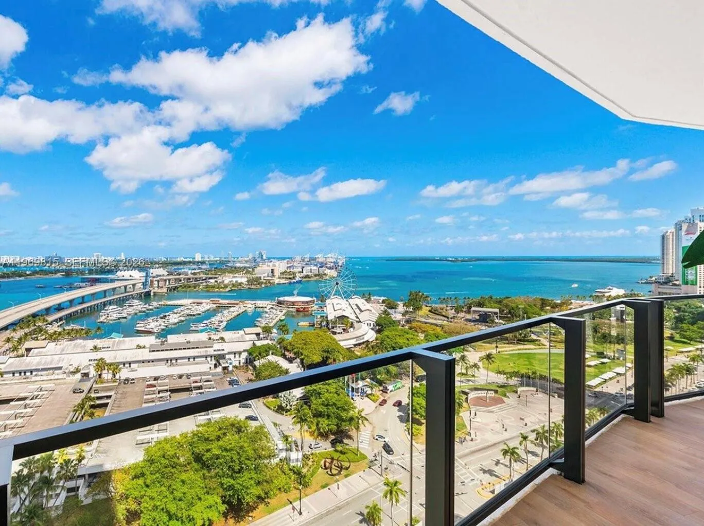 Foto de propiedad en 398 NE 5th Street 3811, Miami, FL 33132 Miami con MLS# 