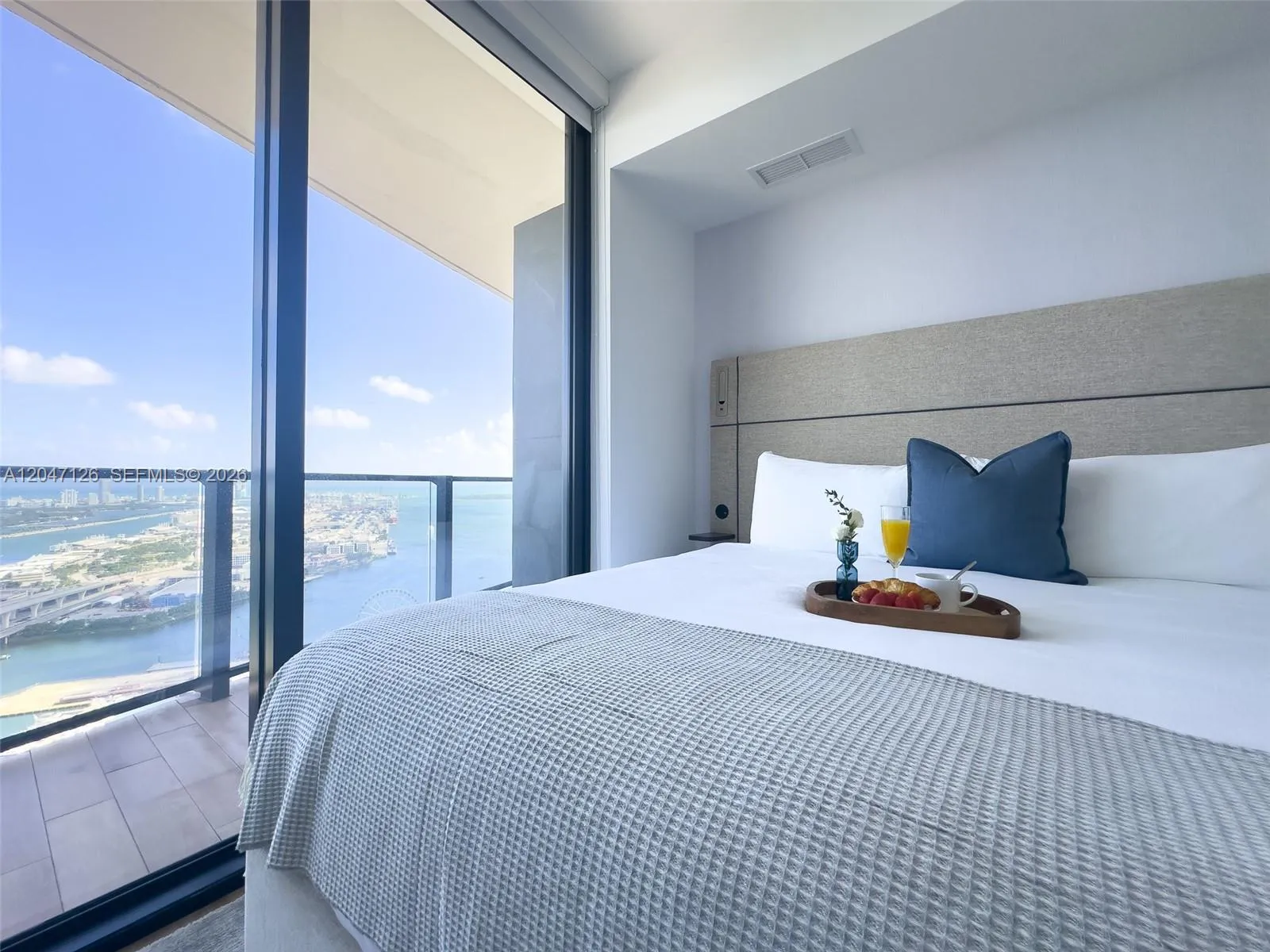 Foto de propiedad en 398 NE 5th Street 4210, Miami, FL 33132 Miami con MLS#