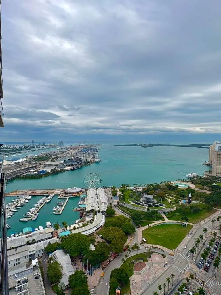 Foto de propiedad en 398 NE 5th Street 4313, Miami, FL 33132 Miami con MLS# 