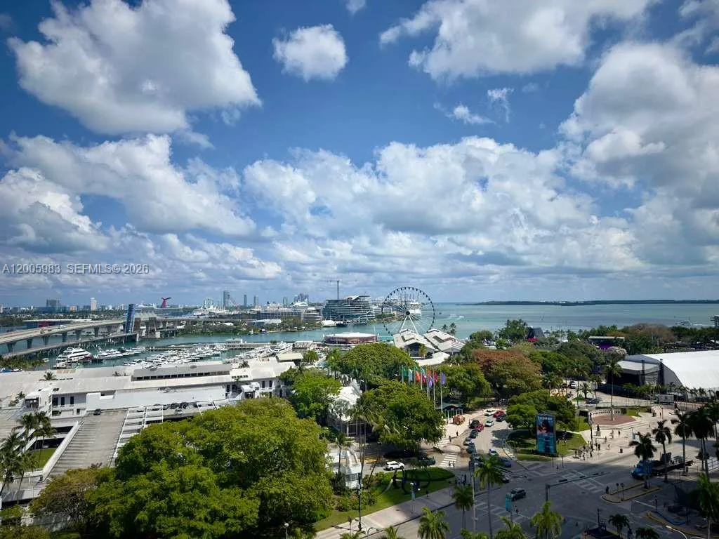 Foto de propiedad en 398 NE 5th Street 4313, Miami, FL 33132 Miami con MLS#
