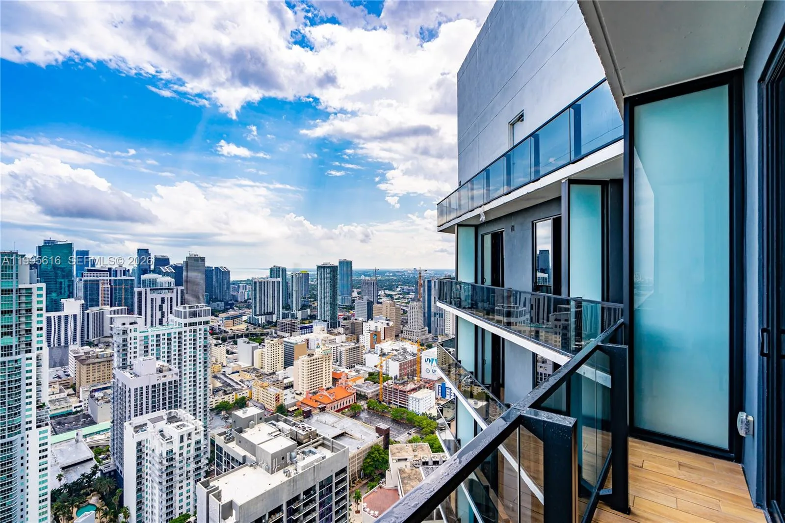 Foto de propiedad en 398 NE 5th Street 4412, Miami, FL 33132 Miami con MLS#