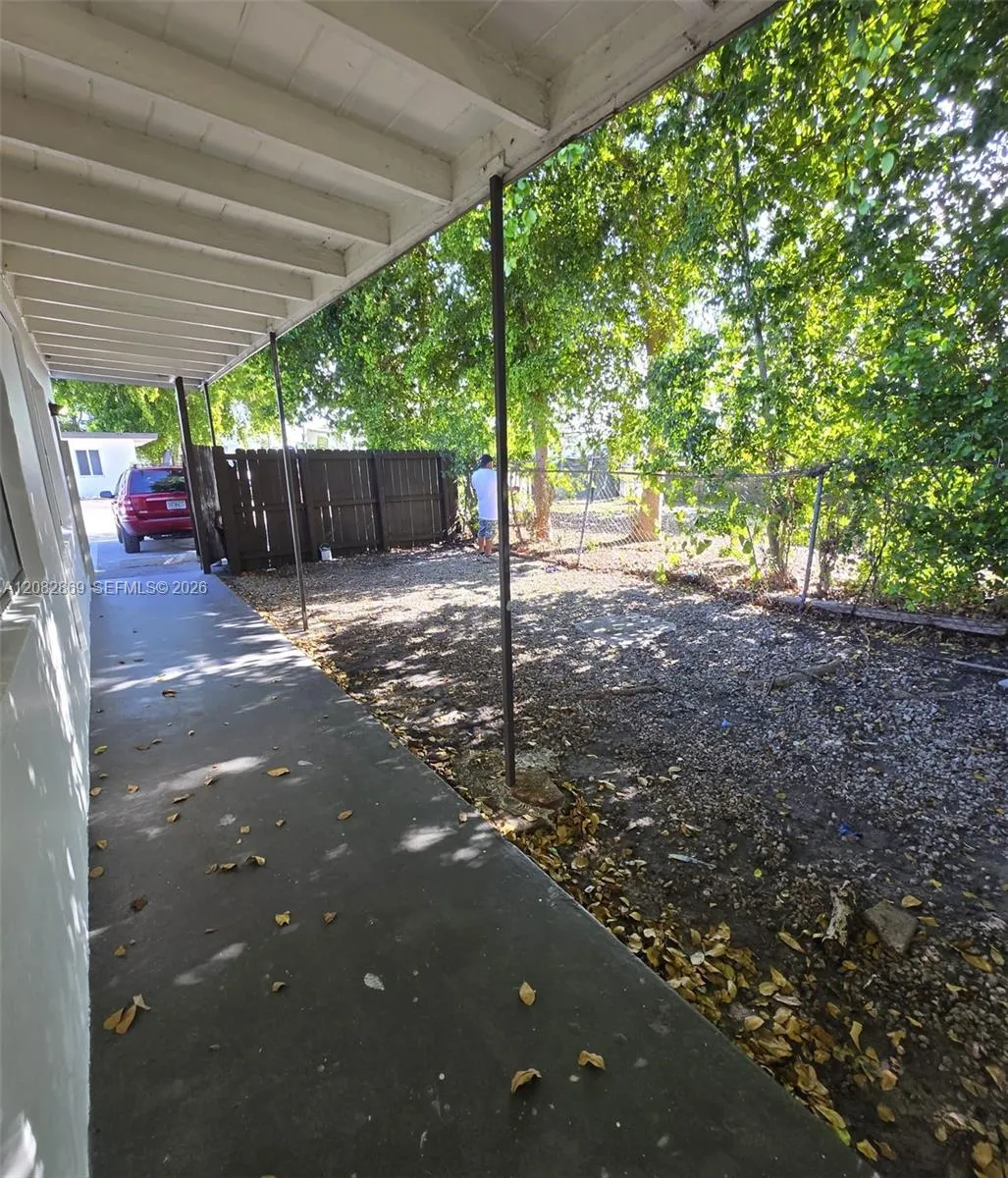 Foto de propiedad en 3981 SW 12th Place 1-4, Fort Lauderdale, FL 33312 Fort Lauderdale con MLS# 