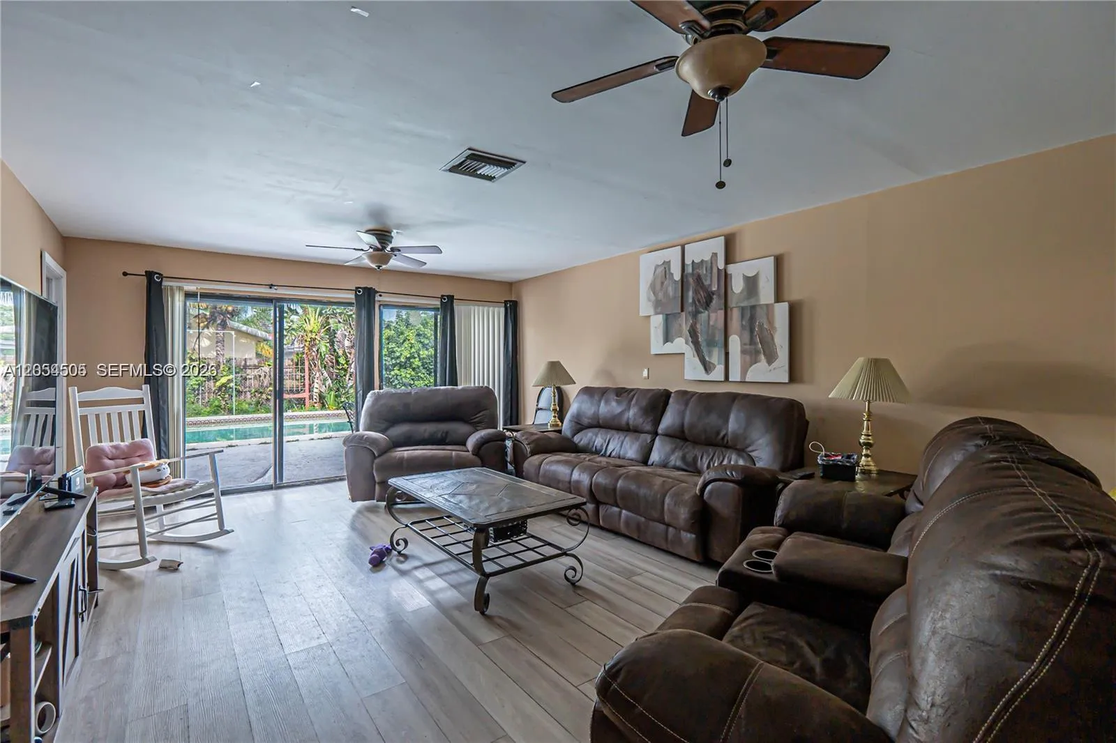 Foto de propiedad en 3991 NW 108th Avenue, Coral Springs, FL 33065 Coral Springs con MLS# 