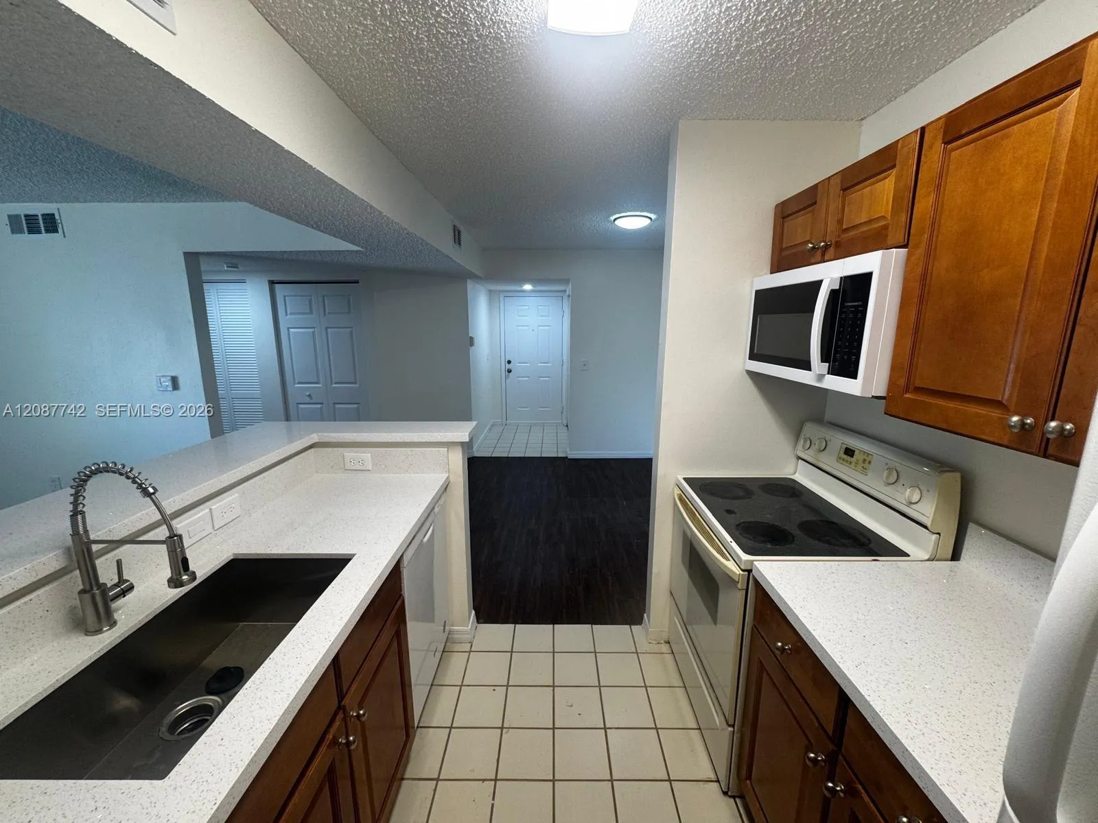 En Renta 3995 W Mcnab Road B110, Pompano Beach, FL 33069, Pompano Beach, FL 33069