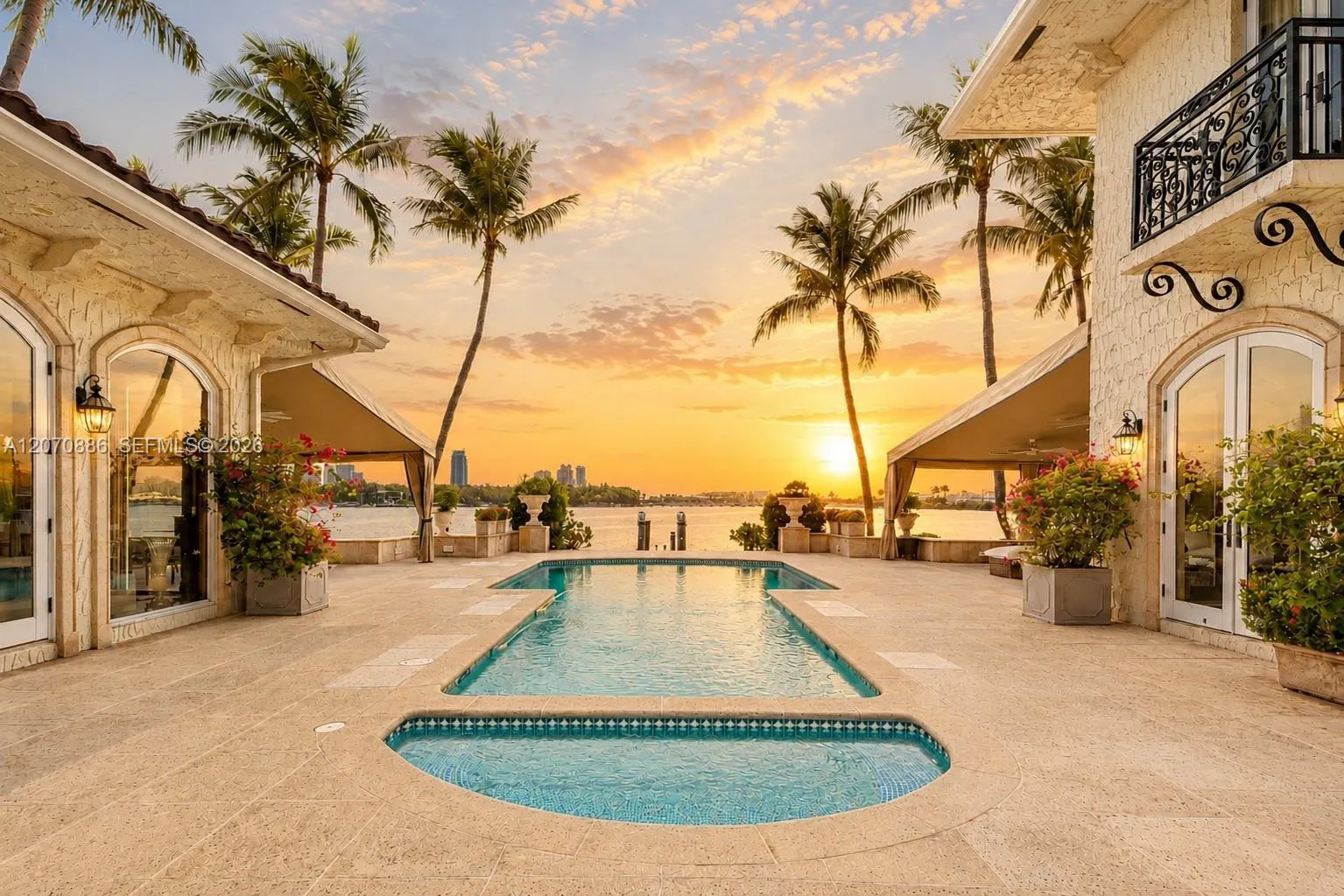 Foto de propiedad en 4 Palm Avenue, Miami Beach, FL 33139 Miami Beach con MLS# 