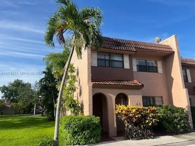 Foto de propiedad en 40 Madrid Lane 1-11, Davie, FL 33324 Davie con MLS# 