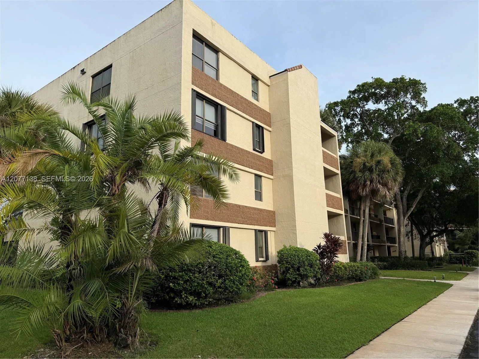 Foto de propiedad en 40 NW 76th Avenue 205-1, Plantation, FL 33324 Plantation con MLS# 