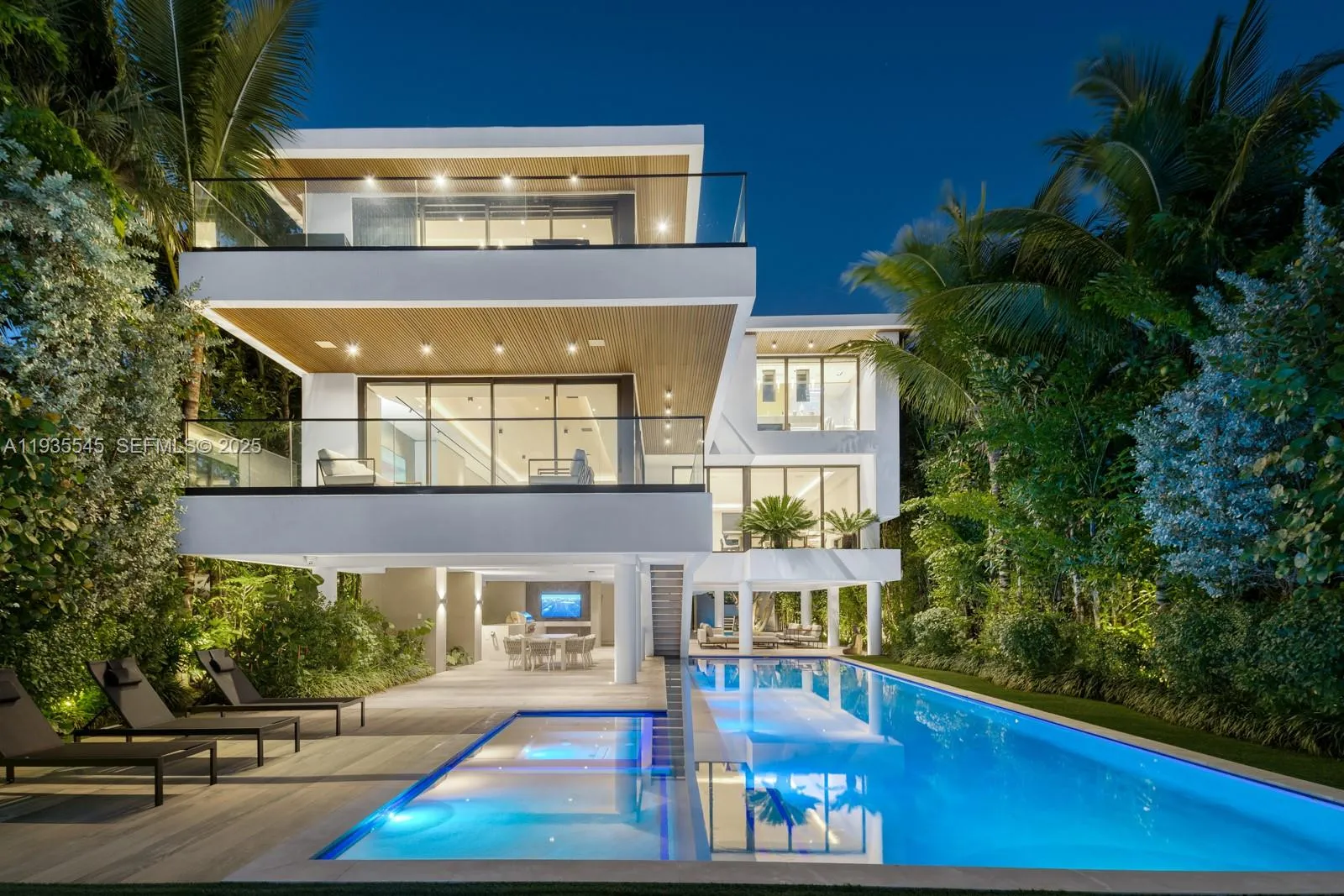 Foto de propiedad en 40 W Rivo Alto Drive, Miami Beach, FL 33139 Miami Beach con MLS# 