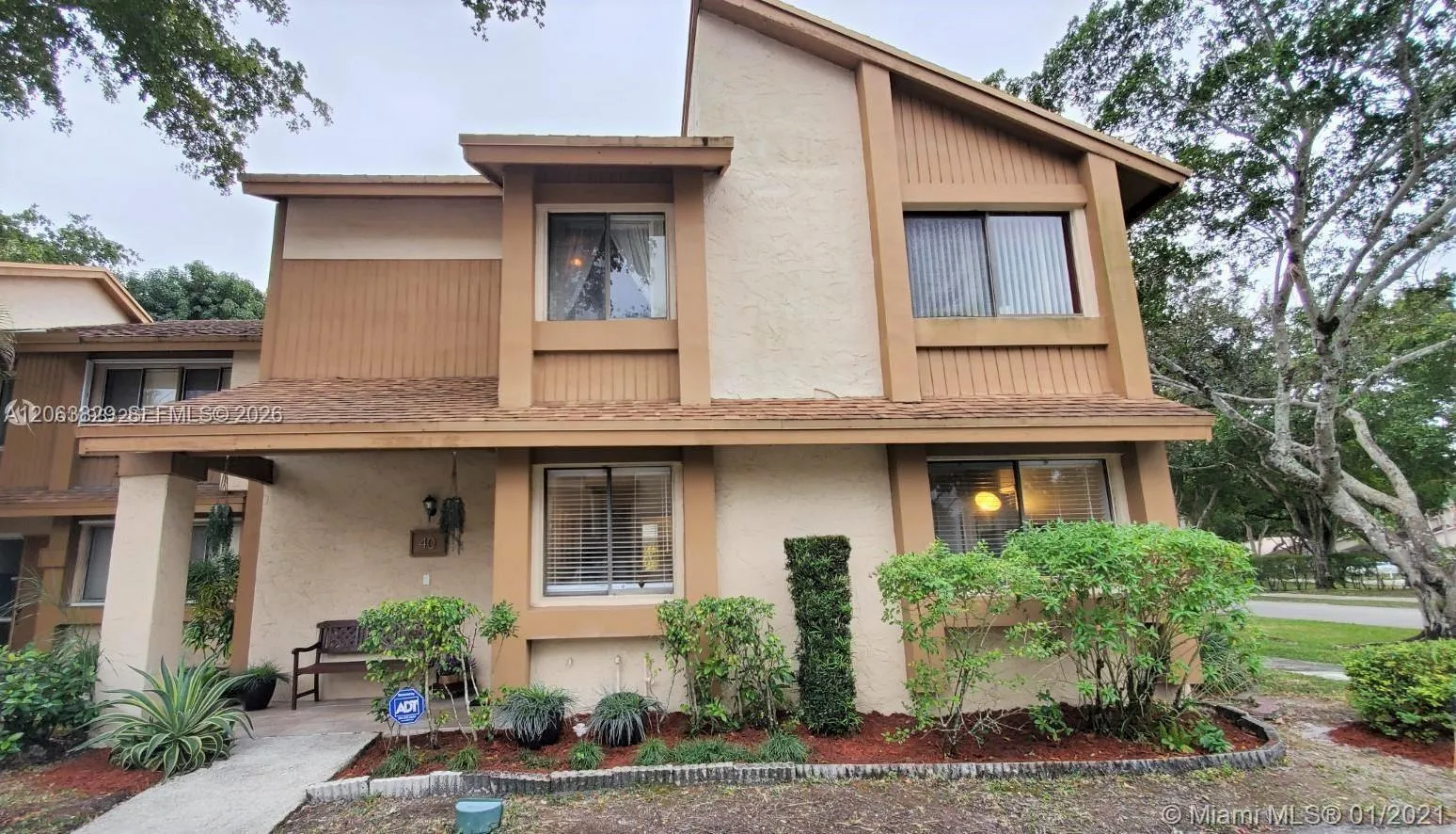 Foto de propiedad en 40 Wimbledon Lake Drive 216, Plantation, FL 33324 Plantation con MLS# 