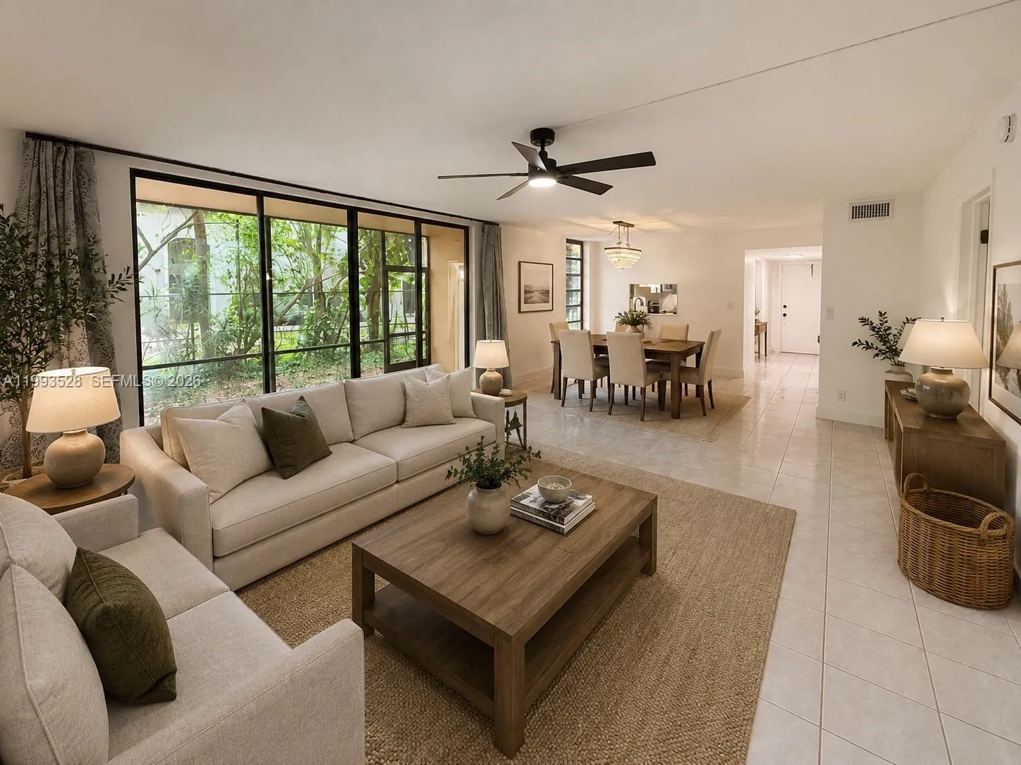 Foto de propiedad en 400 Commodore Drive 101, Plantation, FL 33325 Plantation con MLS# 