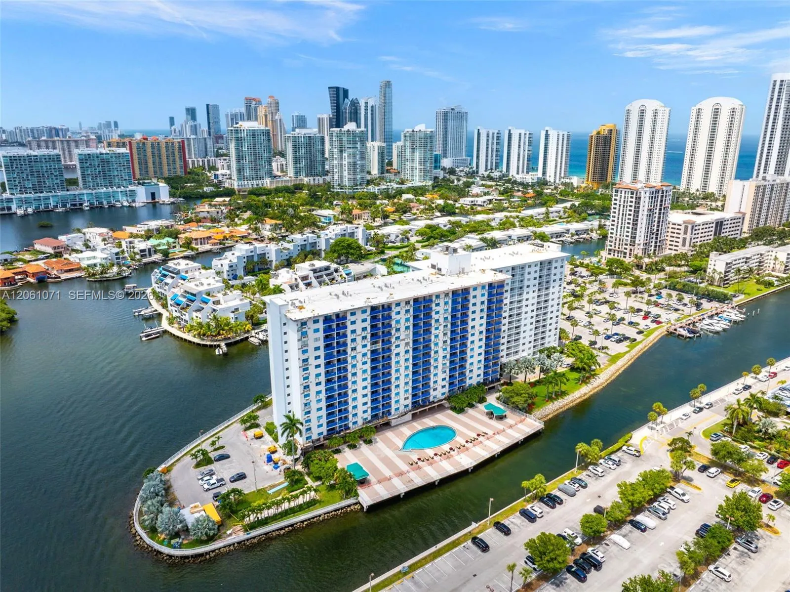 Foto de propiedad en 400 Kings Point Drive 1628, Sunny Isles Beach, FL 33160 Sunny Isles Beach con MLS# 
