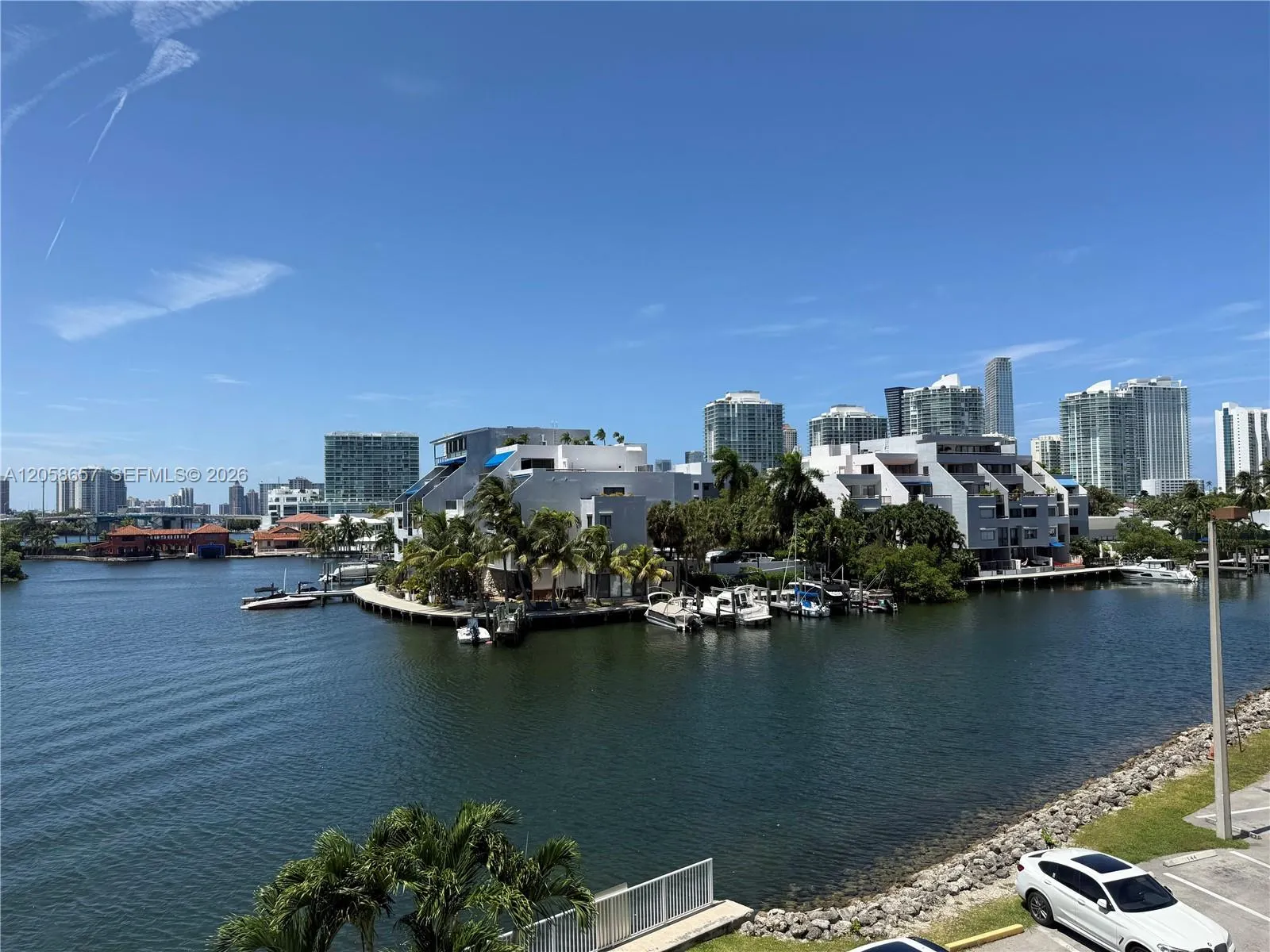 Foto de propiedad en 400 Kings Point Drive 311, Sunny Isles Beach, FL 33160 Sunny Isles Beach con MLS# 