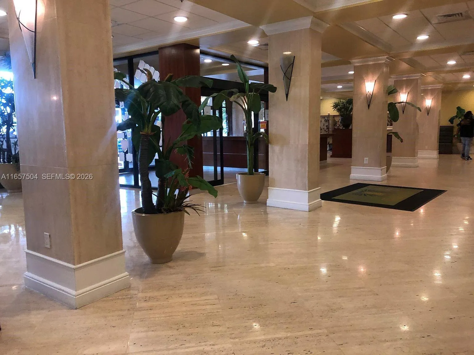 Foto de propiedad en 400 Kings Point Drive 328, Sunny Isles Beach, FL 33160 Sunny Isles Beach con MLS# 