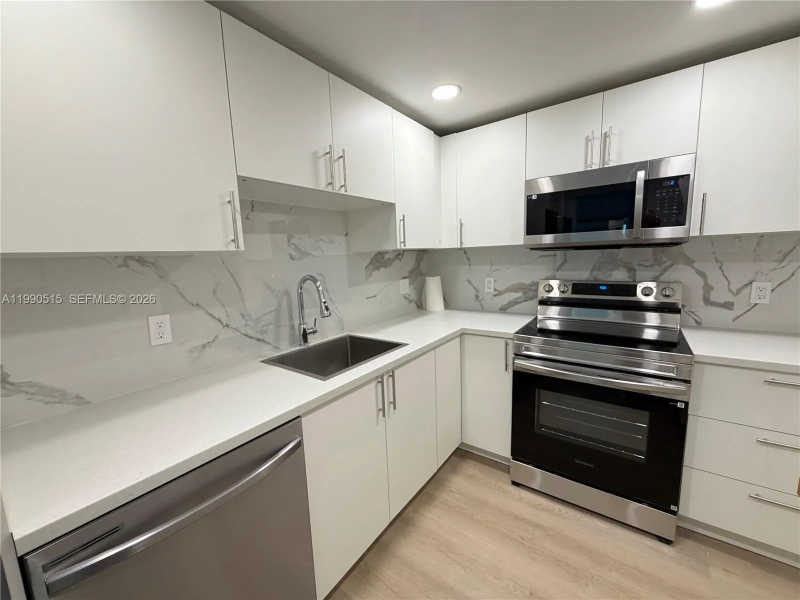 Foto de propiedad en 400 Kings Point Drive 604, Sunny Isles Beach, FL 33160 Sunny Isles Beach con MLS# 