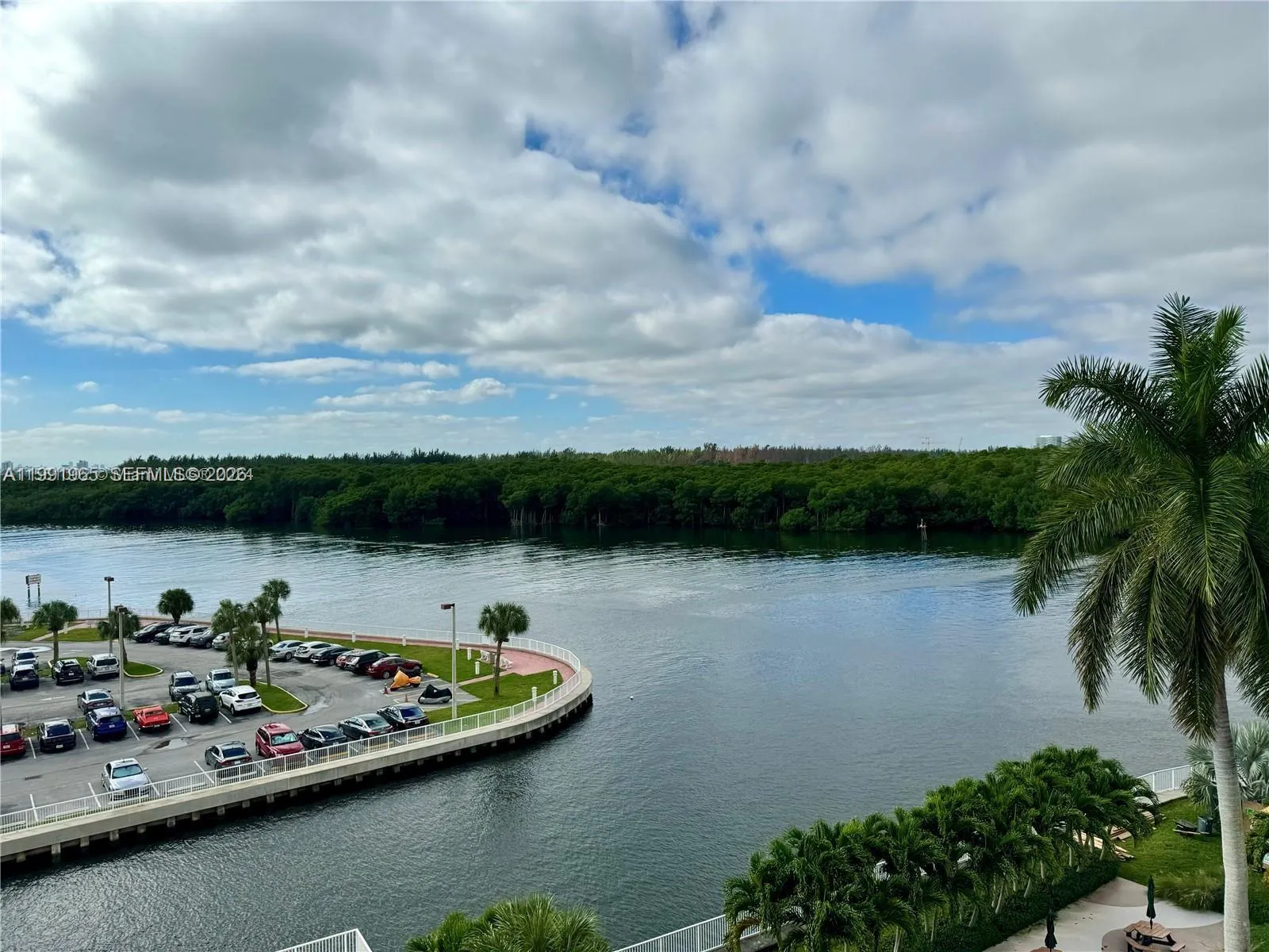 Foto de propiedad en 400 Kings Point Drive 609, Sunny Isles Beach, FL 33160 Sunny Isles Beach con MLS# 