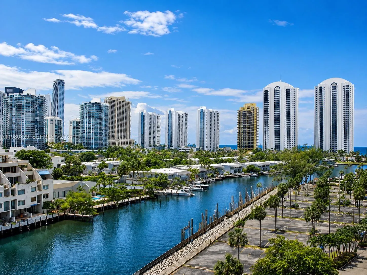 Foto de propiedad en 400 Kings Point Drive 812, Sunny Isles Beach, FL 33160 Sunny Isles Beach con MLS# 
