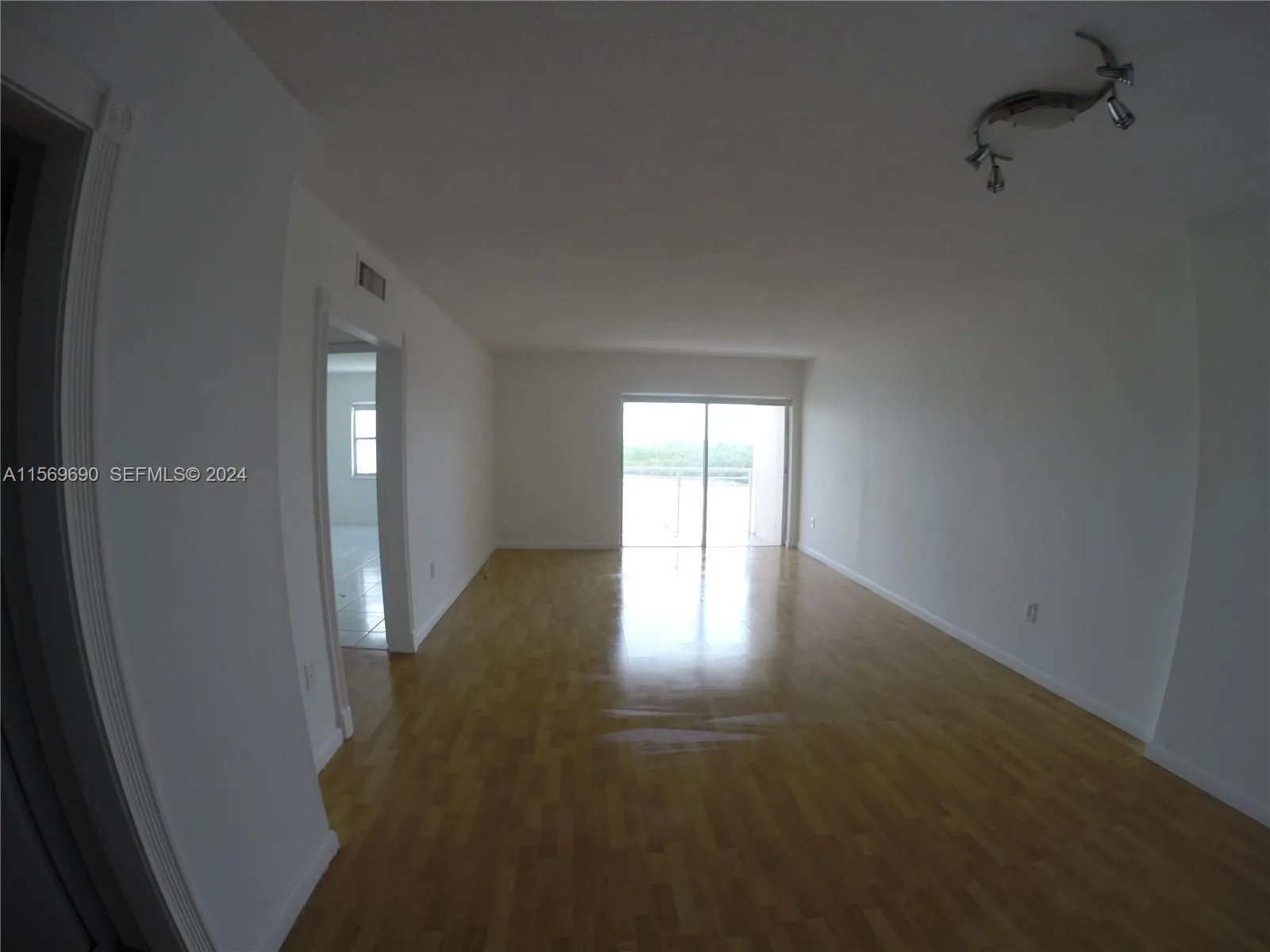 Foto de propiedad en 400 Kings Point Drive 905, Sunny Isles Beach, FL 33160 Sunny Isles Beach con MLS# 