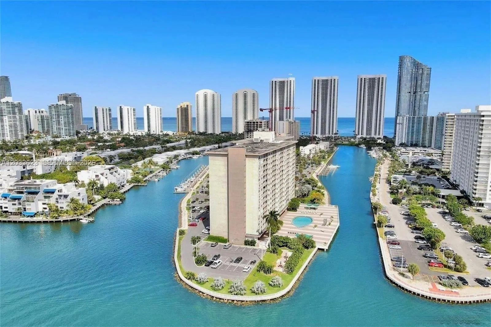 Foto de propiedad en 400 Kings Point Drive 928, Sunny Isles Beach, FL 33160 Sunny Isles Beach con MLS# 