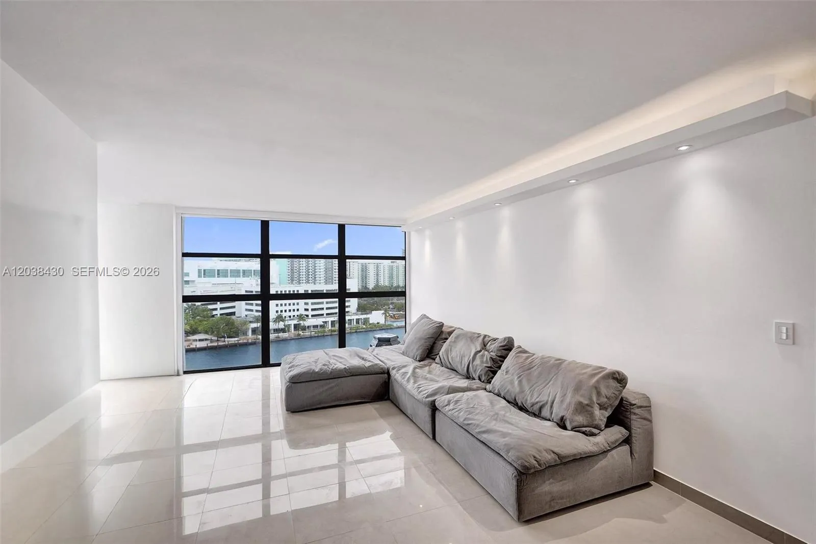 Foto de propiedad en 400 Leslie Drive 1022, Hallandale Beach, FL 33009 Hallandale Beach con MLS# 