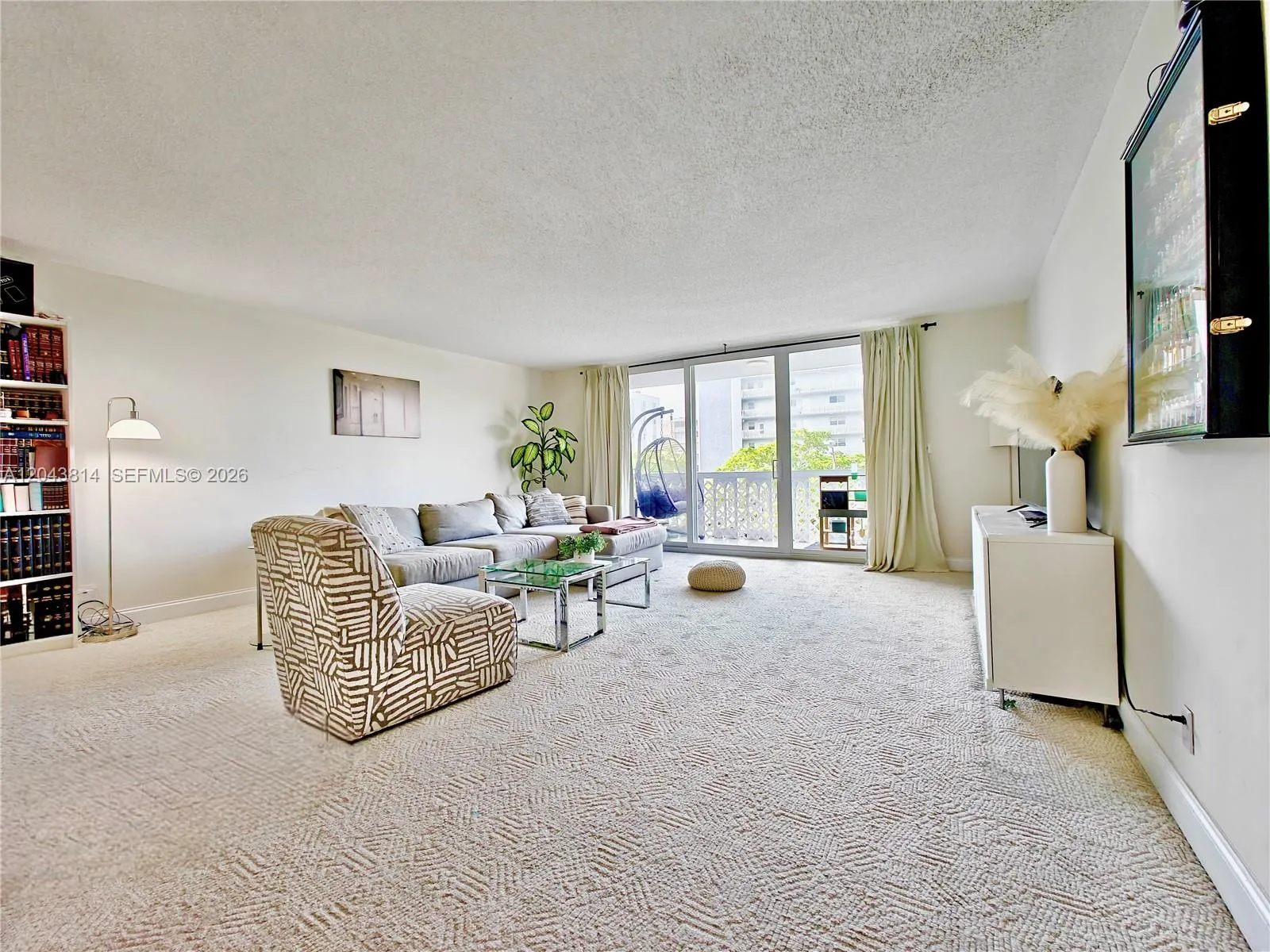Foto de propiedad en 400 NE 12th Avenue 306, Hallandale Beach, FL 33009 Hallandale Beach con MLS# 