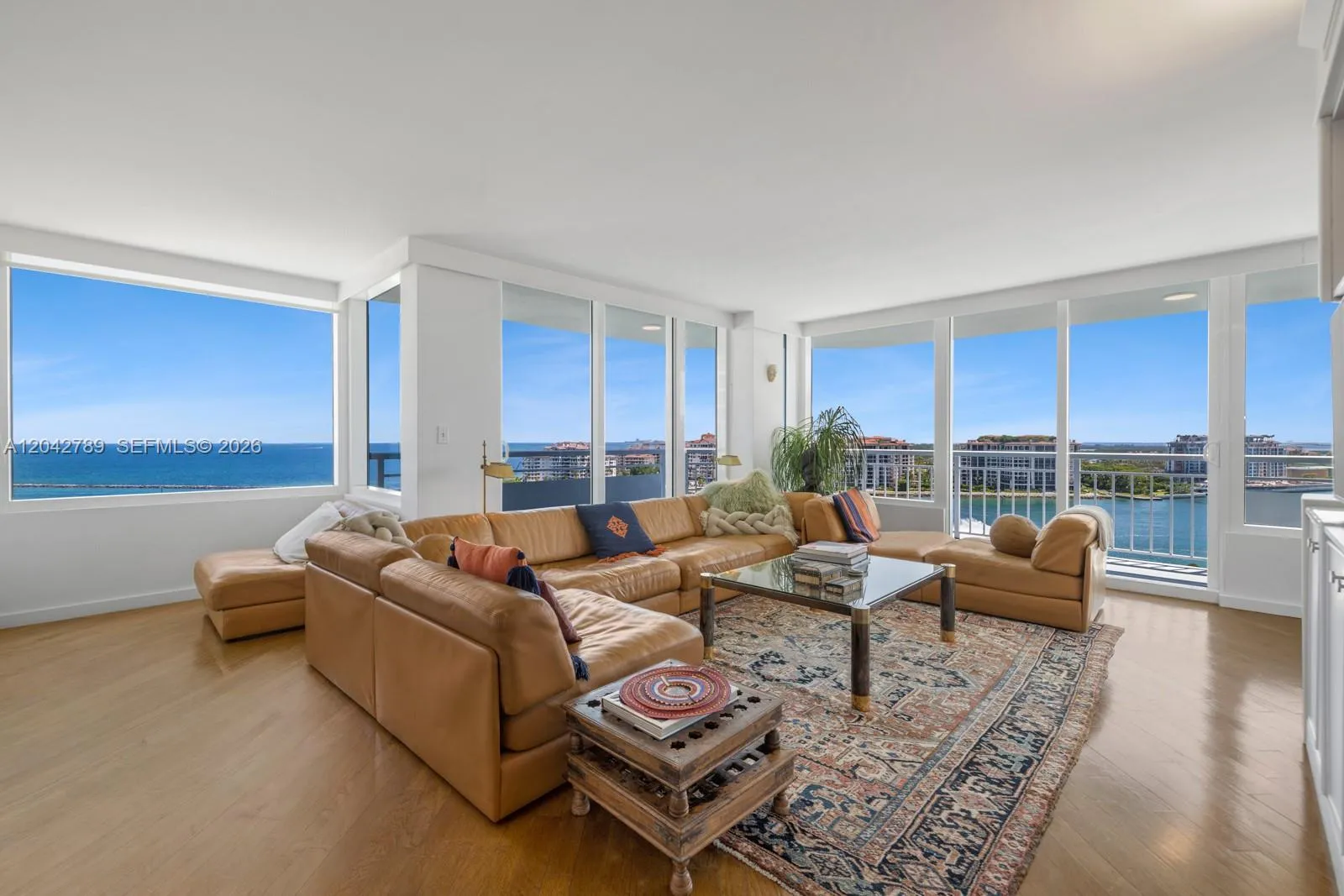 Foto de propiedad en 400 S Pointe Drive 1503/04, Miami Beach, FL 33139 Miami Beach con MLS# 