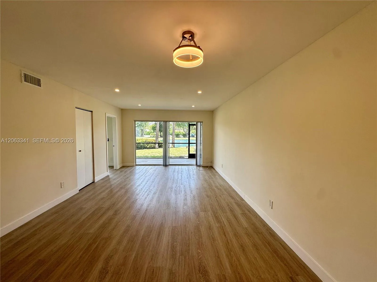 Foto de propiedad en 400 S Waterway Drive S 108, Lantana, FL 33462 Lantana con MLS# 