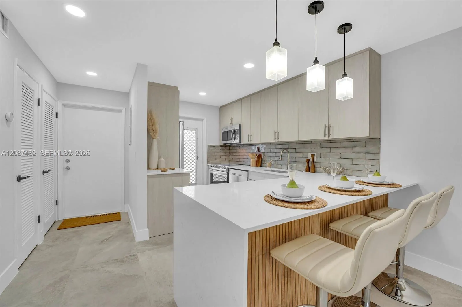 Foto de propiedad en 400 SE 10th Street 112, Deerfield Beach, FL 33441 Deerfield Beach con MLS# 