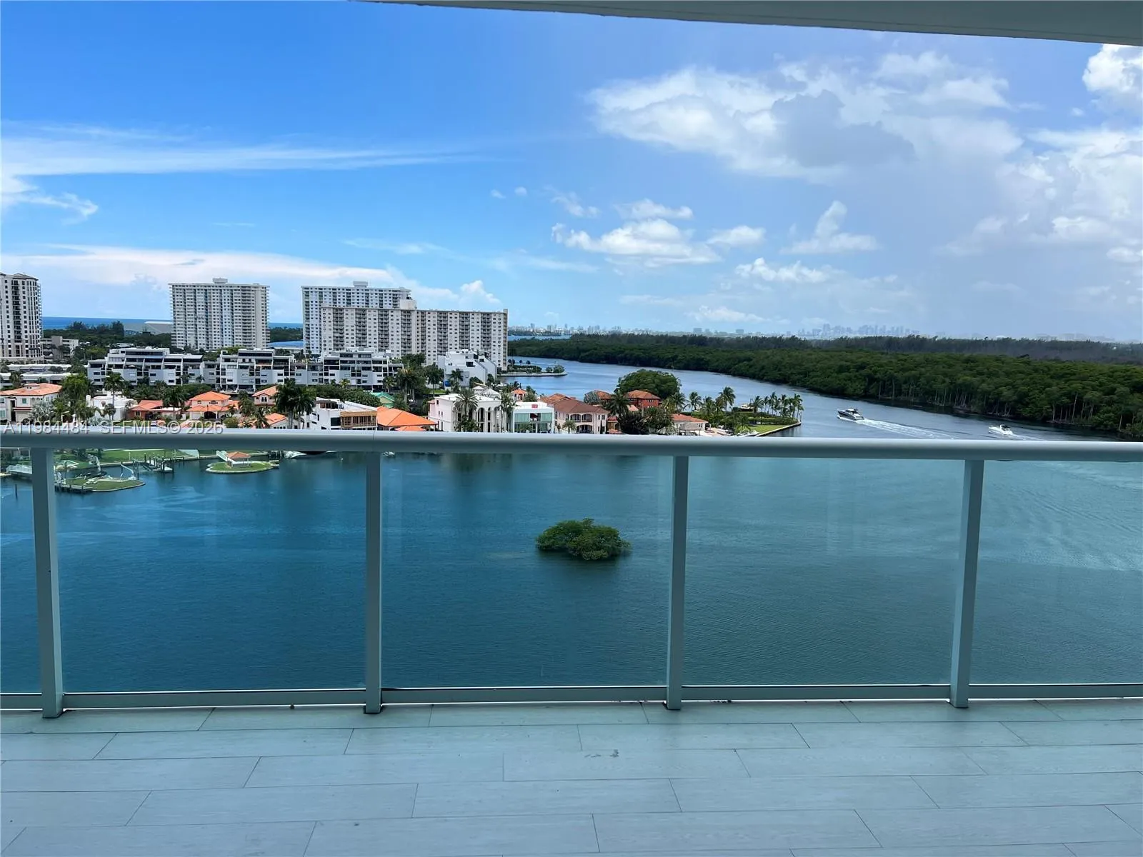 Foto de propiedad en 400 Sunny Isles Boulevard 1105, Sunny Isles Beach, FL 33160 Sunny Isles Beach con MLS# 