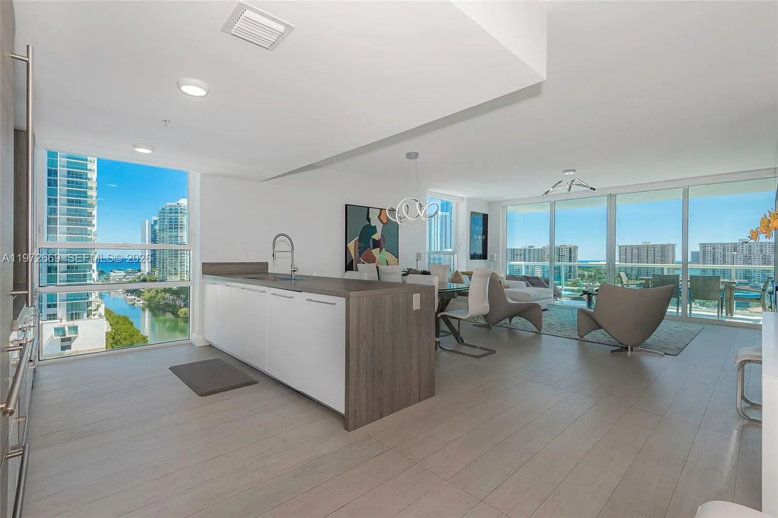 Foto de propiedad en 400 Sunny Isles Boulevard 1222 SE CORNER UNIT, Sunny Isles Beach, FL 33160 Sunny Isles Beach con MLS# 