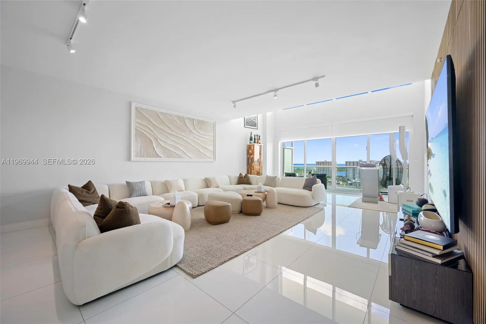 Foto de propiedad en 400 Sunny Isles Boulevard 2004, Sunny Isles Beach, FL 33160 Sunny Isles Beach con MLS# 