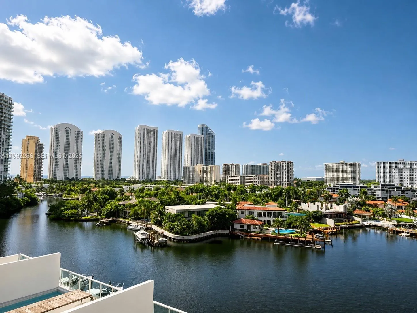 Foto de propiedad en 400 Sunny Isles Boulevard 819, Sunny Isles Beach, FL 33160 Sunny Isles Beach con MLS# 