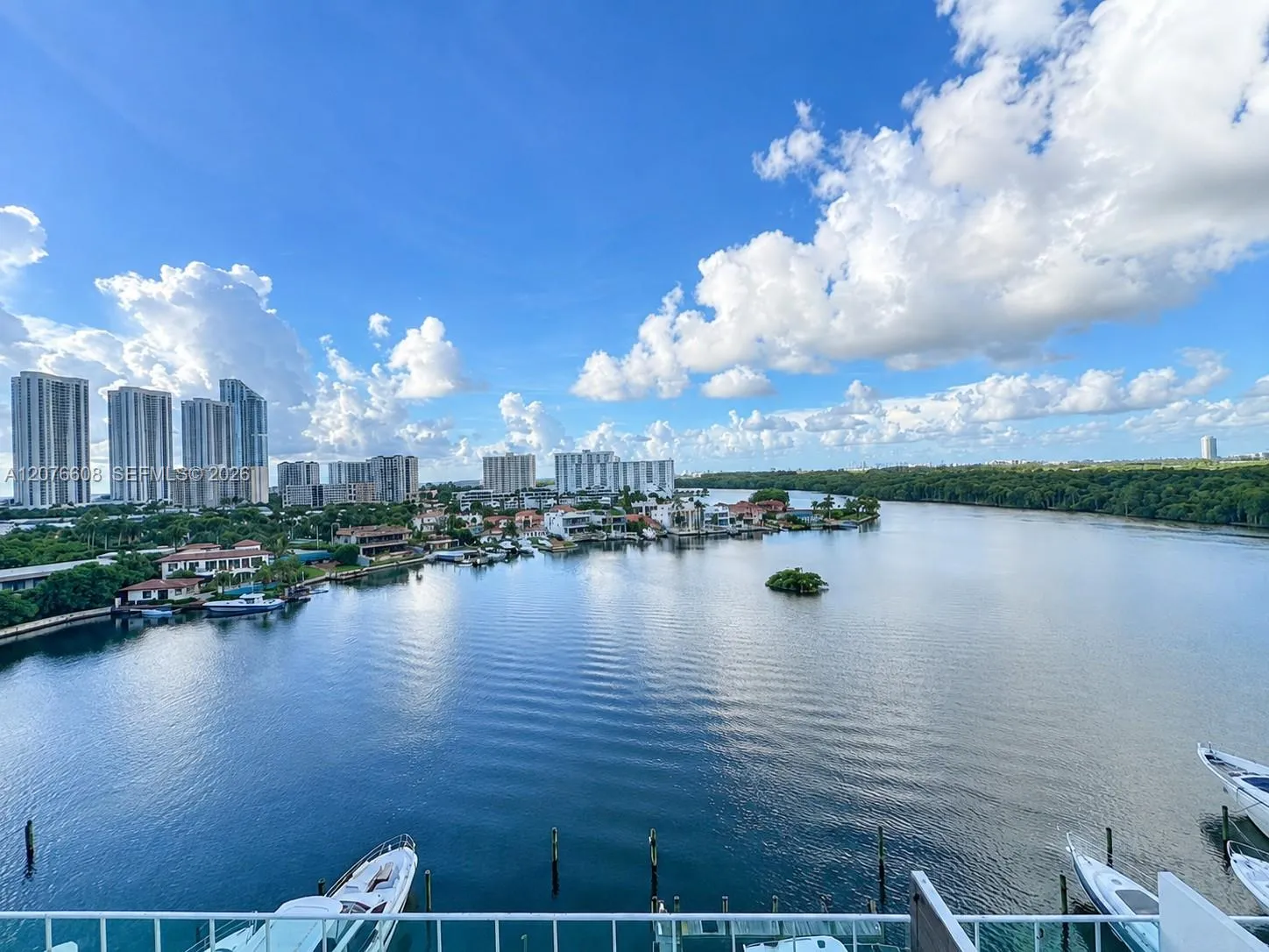 Foto de propiedad en 400 Sunny Isles Boulevard 908, Sunny Isles Beach, FL 33160 Sunny Isles Beach con MLS# 