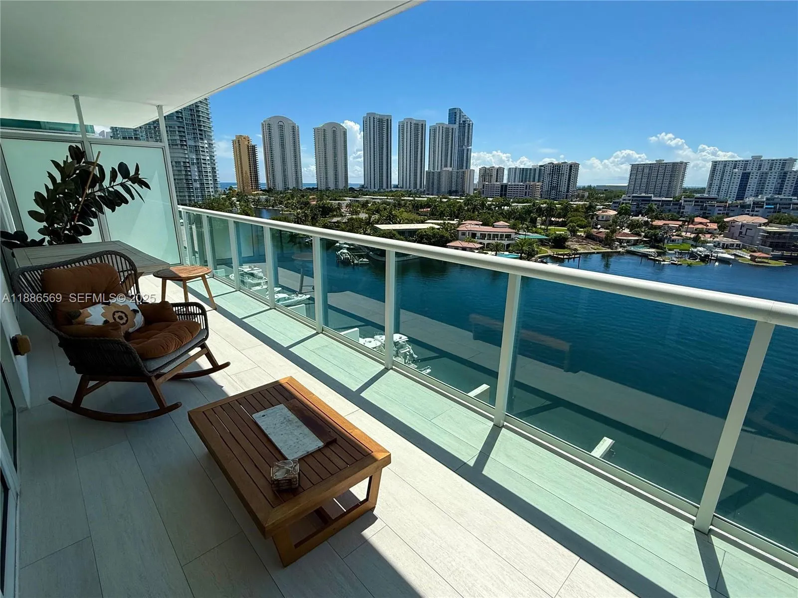 Foto de propiedad en 400 Sunny Isles Boulevard 916, Sunny Isles Beach, FL 33160 Sunny Isles Beach con MLS# 