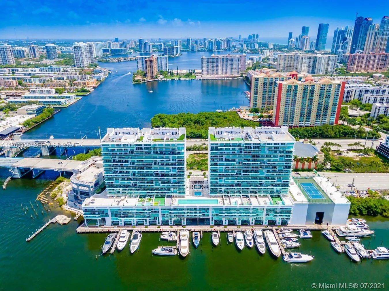 Foto de propiedad en 400 Sunny Isles Boulevard, Sunny Isles Beach, FL 33160 Sunny Isles Beach con MLS# 