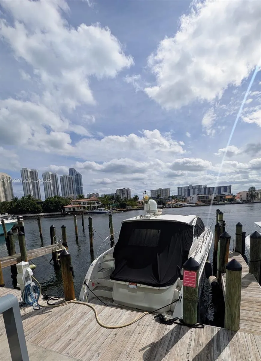 Foto de propiedad en 400 Sunny Isles Boulevard, Sunny Isles Beach, FL 33160 Sunny Isles Beach con MLS# 