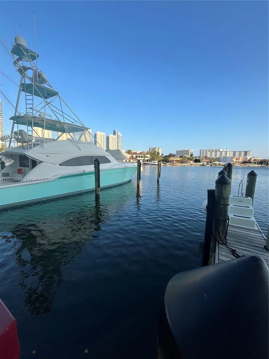 Foto de propiedad en 400 Sunny Isles Boulevard, Sunny Isles Beach, FL 33160 Sunny Isles Beach con MLS# 