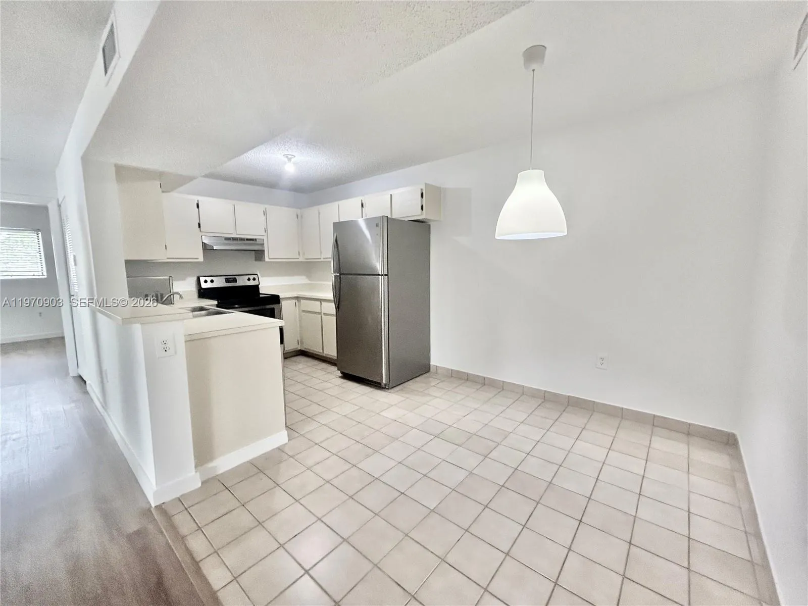 Foto de propiedad en 400 W Palm Circle W 201, Pembroke Pines, FL 33025 Pembroke Pines con MLS# 
