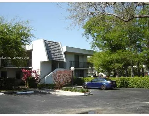 Foto de propiedad en 4000 N Cypress Drive 205, Pompano Beach, FL 33069 Pompano Beach con MLS#
