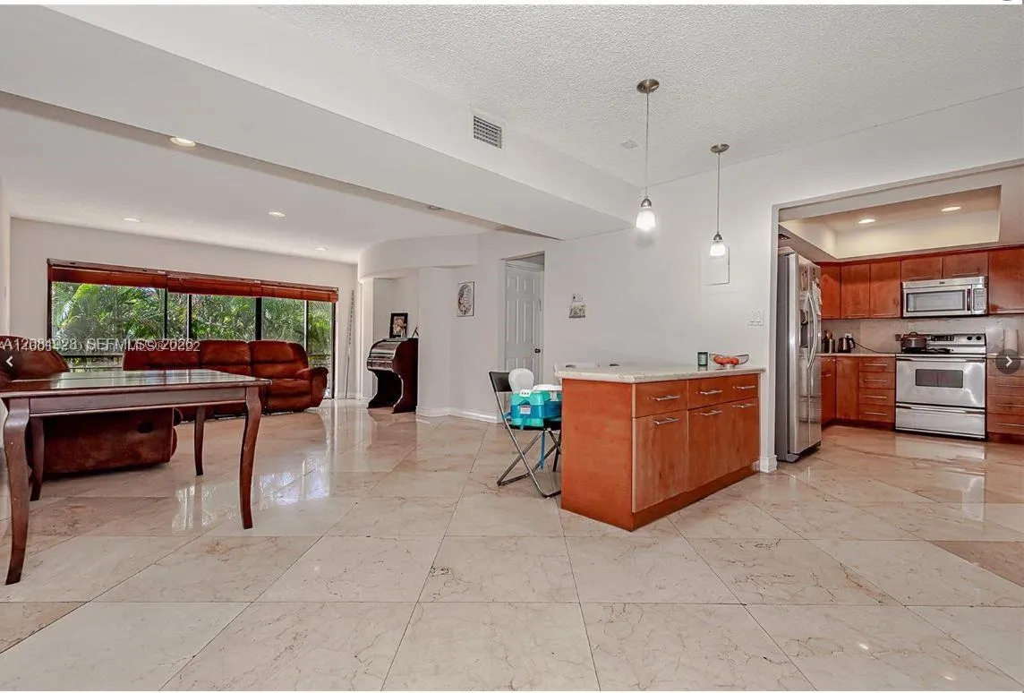 Foto de propiedad en 4000 N Hills Drive 29, Hollywood, FL 33021 Hollywood con MLS# 