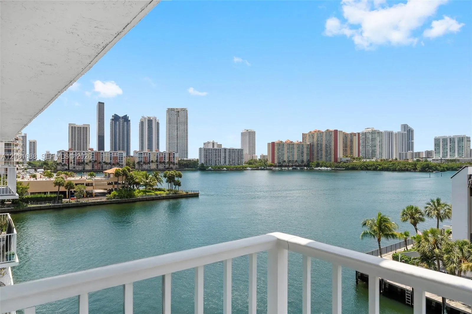 En Venta 4000 NE 169th Street 607 PLUS 30 FT DOCK, North Miami Beach, FL 33160, North Miami Beach, FL 33160