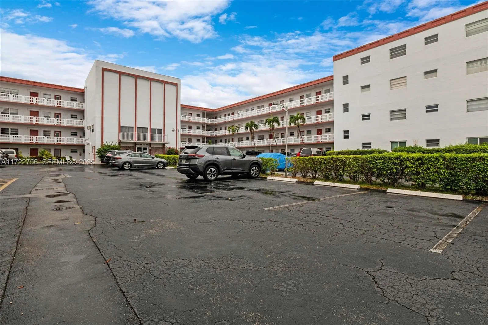 Foto de propiedad en 4000 NW 44th Avenue 205, Lauderdale Lakes, FL 33319 Lauderdale Lakes con MLS# 